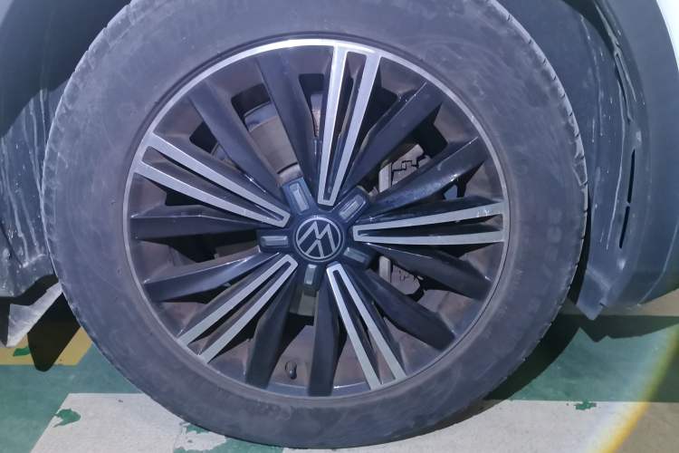 Used Volkswagen Tiguan L 2021 330TSI Automatic Two-Wheel Drive Smart Edition Right Front Wheel Hub