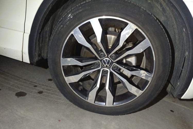 Used Volkswagen Tiguan L 2021 330TSI Automatic Two-Wheel Drive R-Line Enhanced Edition Right Front Wheel Hub