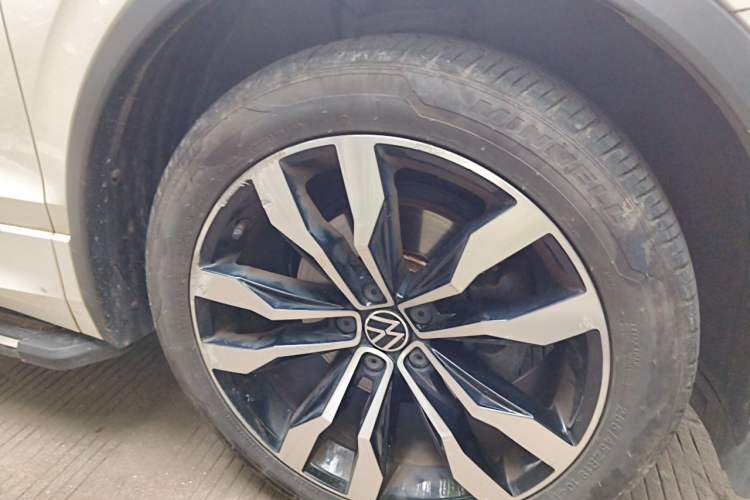 Used Volkswagen Tiguan L 2021 330TSI Automatic Two-Wheel Drive R-Line Enhanced Edition Right Front Wheel Hub