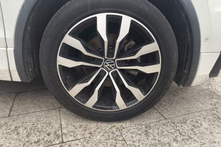 Used Volkswagen Tiguan L 2021 330TSI Automatic Two-Wheel Drive R-Line Enhanced Edition Right Front Wheel Hub