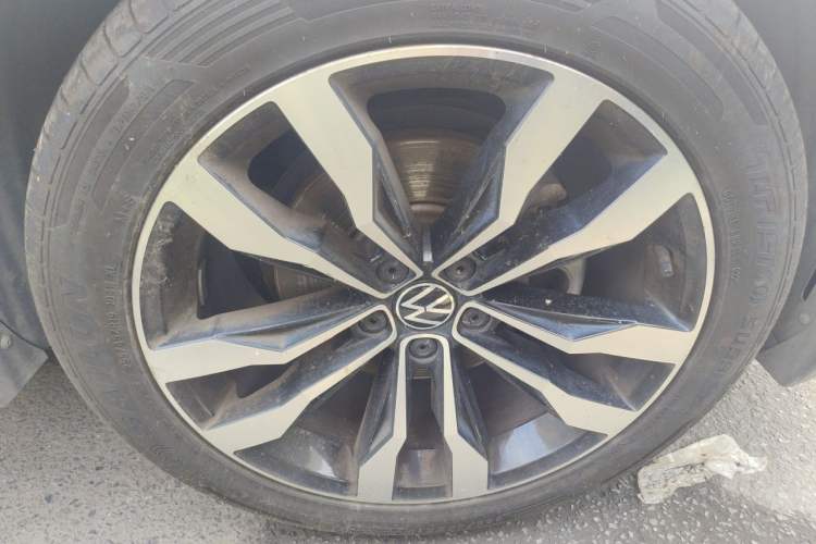 Used Volkswagen Tiguan L 2021 330TSI Automatic Two-Wheel Drive R-Line Enhanced Edition Right Front Wheel Hub