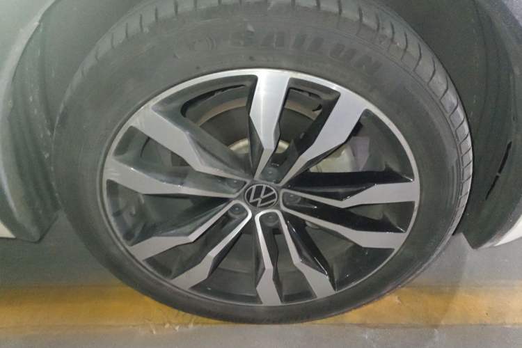 Used Volkswagen Tiguan L 2021 330TSI Automatic Two-Wheel Drive R-Line Enhanced Edition Right Front Wheel Hub