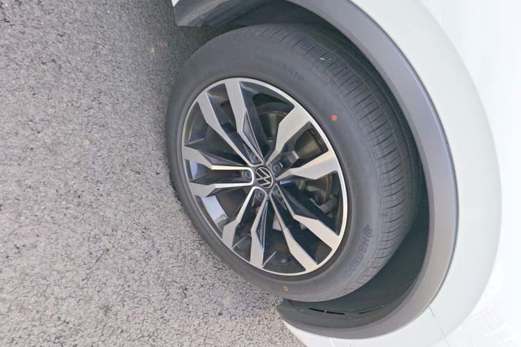 Used Volkswagen Tiguan L 2021 380TSI Automatic All-Wheel Drive R-Line Comfort Plus 7-Seater Right Front Wheel Hub