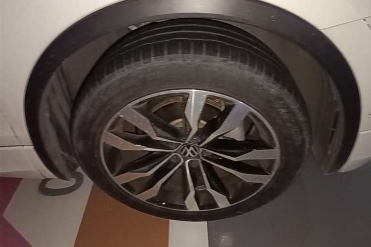 Used Volkswagen Tiguan L 2021 330TSI Automatic Two-Wheel Drive R-Line Enhanced Edition Right Front Wheel Hub