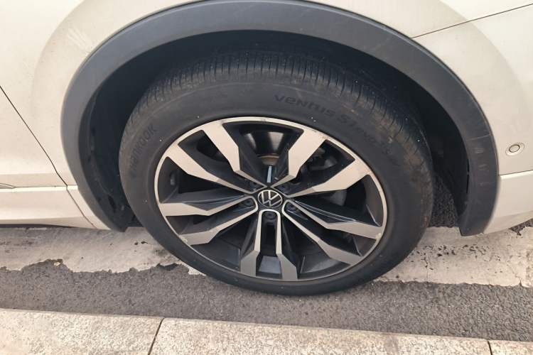 Used Volkswagen Tiguan L 2021 330TSI Automatic Two-Wheel Drive R-Line Enhanced Edition Right Front Wheel Hub