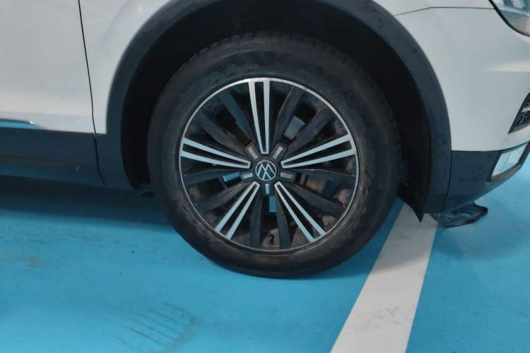 Used Volkswagen Tiguan L 2021 330TSI Automatic Two-Wheel Drive Smart Edition Right Front Wheel Hub
