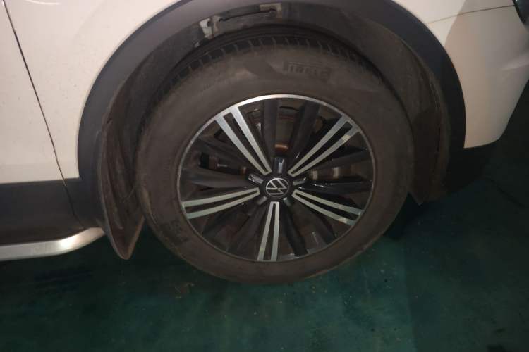 Used Volkswagen Tiguan L 2021 330TSI Automatic Two-Wheel Drive Smart Edition Right Front Wheel Hub