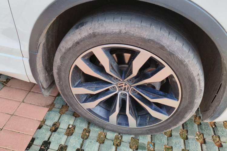 Used Volkswagen Tiguan L 2021 330TSI Automatic Two-Wheel Drive R-Line Enhanced Edition Right Front Wheel Hub