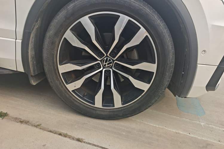 Used Volkswagen Tiguan L 2021 330TSI Automatic Two-Wheel Drive R-Line Enhanced Edition Right Front Wheel Hub