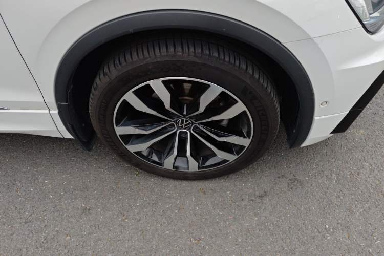 Used Volkswagen Tiguan L 2021 330TSI Automatic Two-Wheel Drive R-Line Enhanced Edition Right Front Wheel Hub