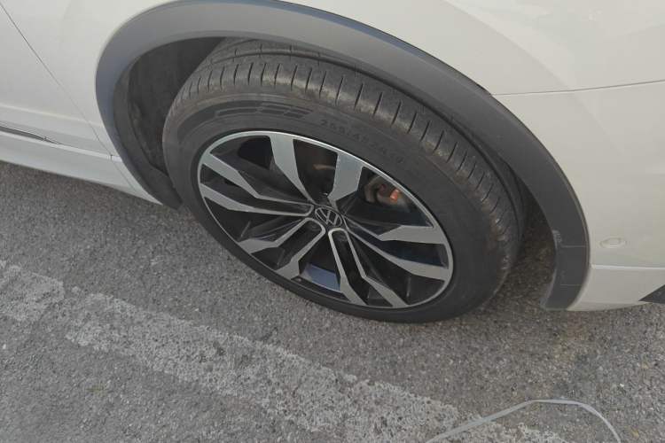 Used Volkswagen Tiguan L 2021 330TSI Automatic Two-Wheel Drive R-Line Enhanced Edition Right Front Wheel Hub