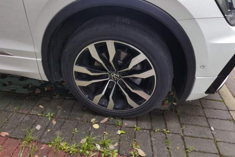 Used Volkswagen Tiguan L 2021 330TSI Automatic Two-Wheel Drive R-Line Enhanced Edition Right Front Wheel Hub