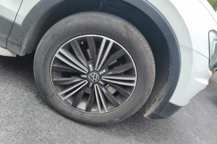 Used Volkswagen Tiguan L 2021 330TSI Automatic Two-Wheel Drive Smart Edition Right Front Wheel Hub