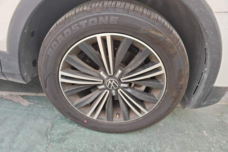 Used Volkswagen Tiguan L 2021 330TSI Automatic Two-Wheel Drive Smart Edition Right Front Wheel Hub
