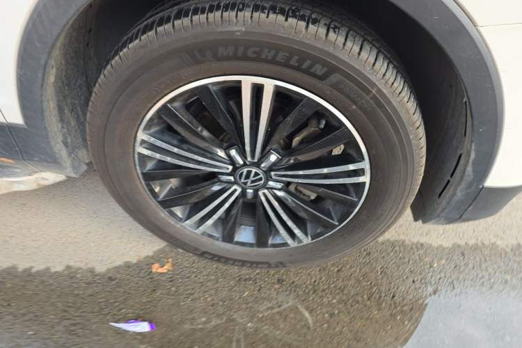 Used Volkswagen Tiguan L 2021 330TSI Automatic Two-Wheel Drive Smart Edition Right Front Wheel Hub