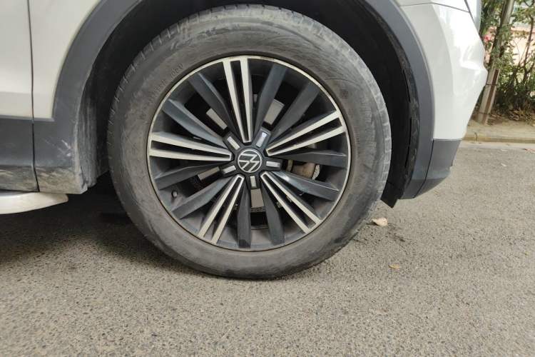 Used Volkswagen Tiguan L 2021 330TSI Automatic Two-Wheel Drive Smart Edition Right Front Wheel Hub