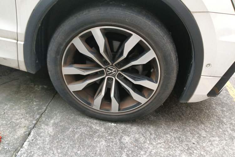 Used Volkswagen Tiguan L 2021 330TSI Automatic Two-Wheel Drive R-Line Enhanced Edition Right Front Wheel Hub