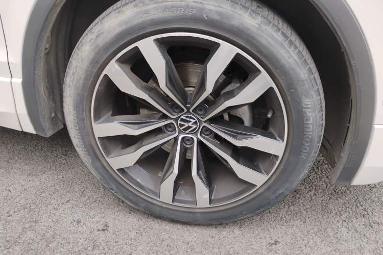 Used Volkswagen Tiguan L 2021 330TSI Automatic Two-Wheel Drive R-Line Enhanced Edition Right Front Wheel Hub
