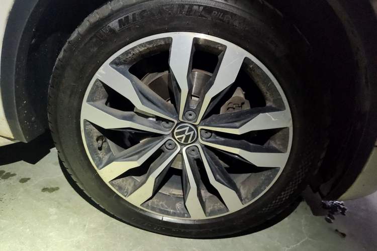 Used Volkswagen Tiguan L 2021 330TSI Automatic Two-Wheel Drive R-Line Enhanced Edition Right Front Wheel Hub