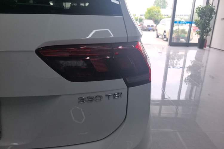 Used Volkswagen Tiguan L 2021 330TSI Automatic Two-Wheel Drive R-Line Enhanced Edition Right Rear Taillight