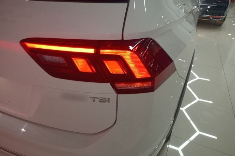 Used Volkswagen Tiguan L 2021 330TSI Automatic Two-Wheel Drive R-Line Enhanced Edition Right Rear Taillight