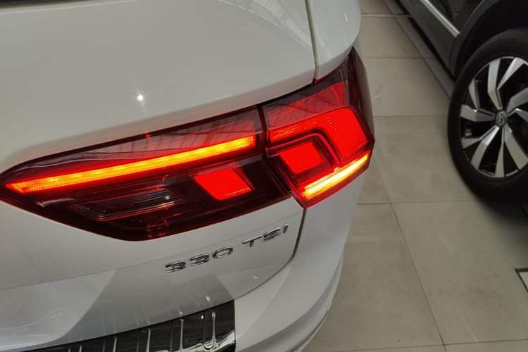 Used Volkswagen Tiguan L 2021 330TSI Automatic Two-Wheel Drive R-Line Enhanced Edition Right Rear Taillight