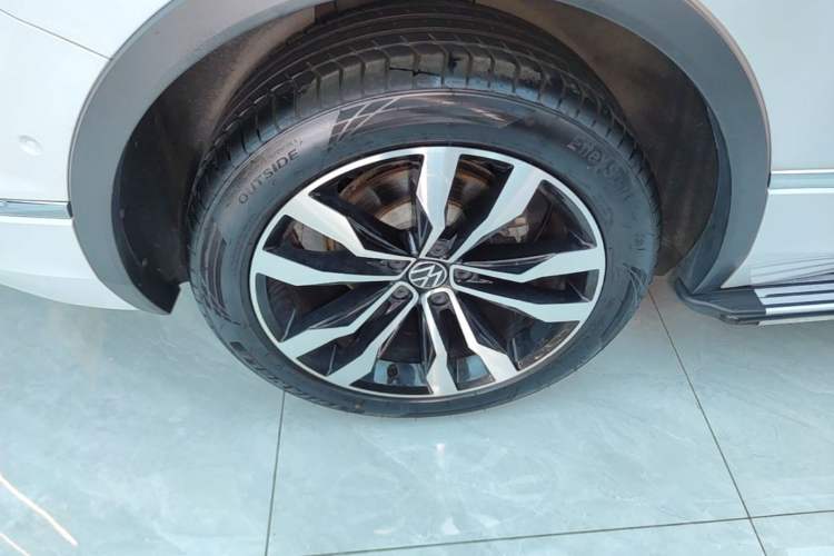 Used Volkswagen Tiguan L 2021 330TSI Automatic Two-Wheel Drive R-Line Flagship Edition Right Rear Wheel Hub