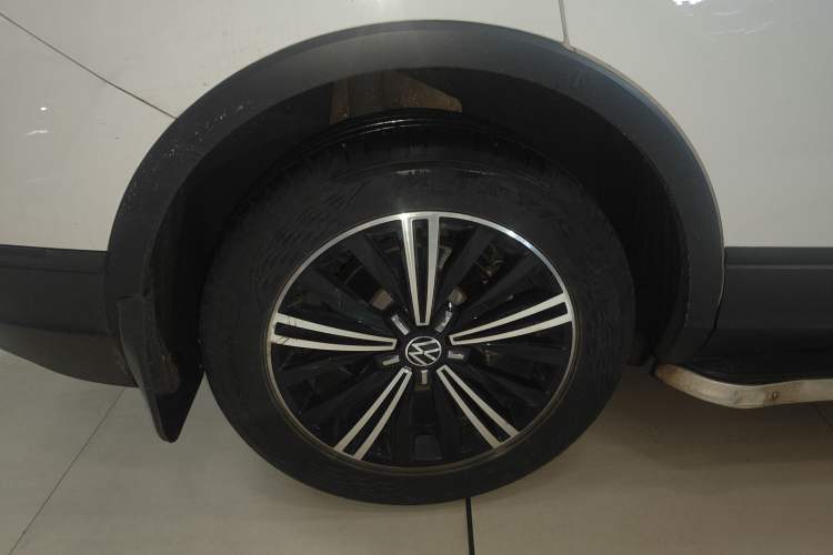 Used Volkswagen Tiguan L 2021 280TSI Automatic Two-Wheel Drive Comfort Edition – Low-Trim Version Right Rear Wheel Hub