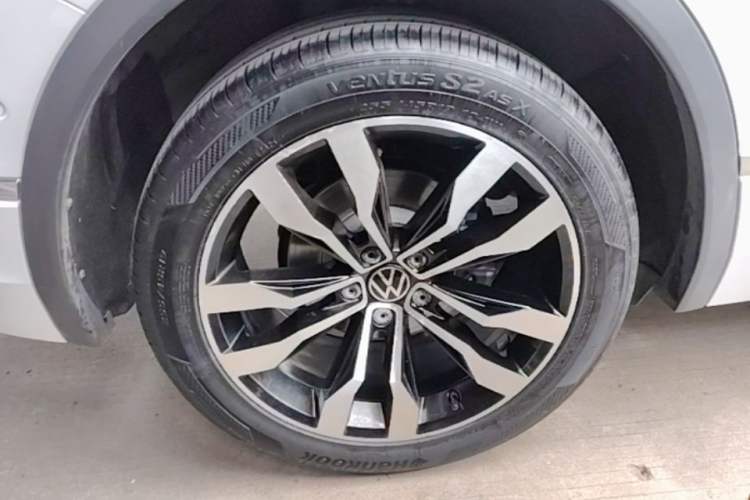 Used Volkswagen Tiguan L 2021 330TSI Automatic Two-Wheel Drive R-Line Enhanced Edition Right Rear Wheel Hub