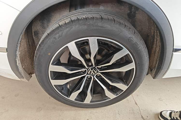 Used Volkswagen Tiguan L 2021 330TSI Automatic Two-Wheel Drive R-Line Enhanced Edition Right Rear Wheel Hub