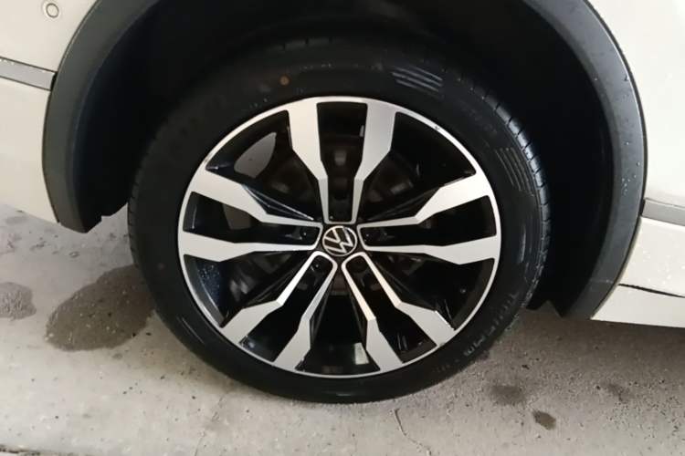 Used Volkswagen Tiguan L 2021 330TSI Automatic Two-Wheel Drive R-Line Enhanced Edition Right Rear Wheel Hub