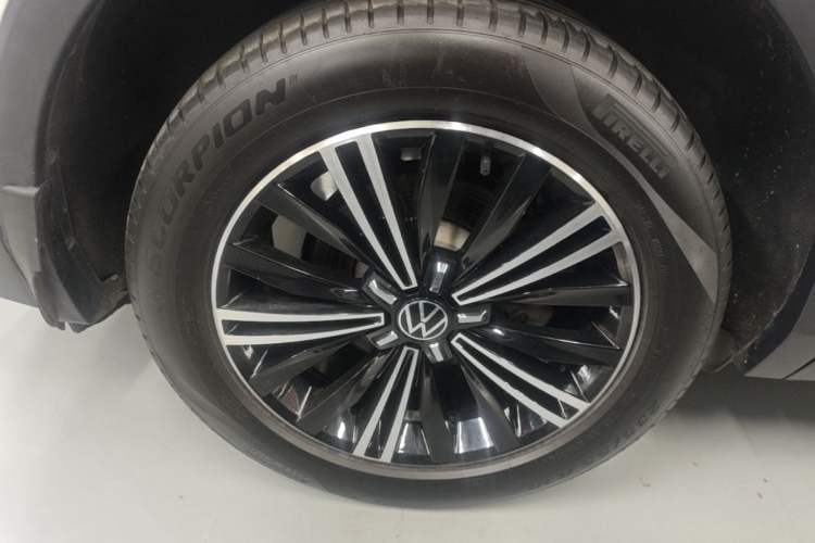 Used Volkswagen Tiguan L 2021 330TSI Automatic Two-Wheel Drive Smart Edition Right Rear Wheel Hub