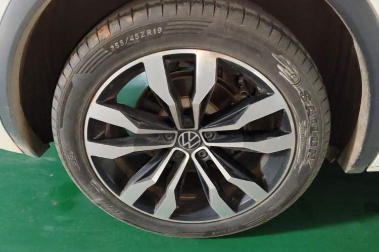 Used Volkswagen Tiguan L 2021 330TSI Automatic Two-Wheel Drive R-Line Enhanced Edition Right Rear Wheel Hub