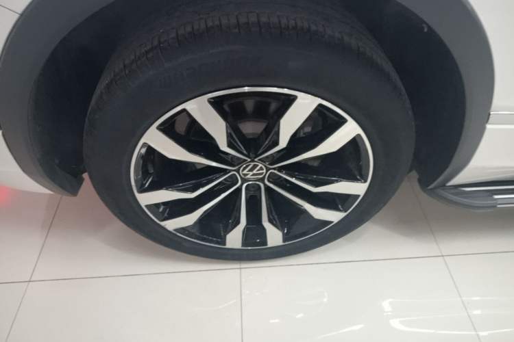 Used Volkswagen Tiguan L 2021 330TSI Automatic Two-Wheel Drive R-Line Enhanced Edition Right Rear Wheel Hub