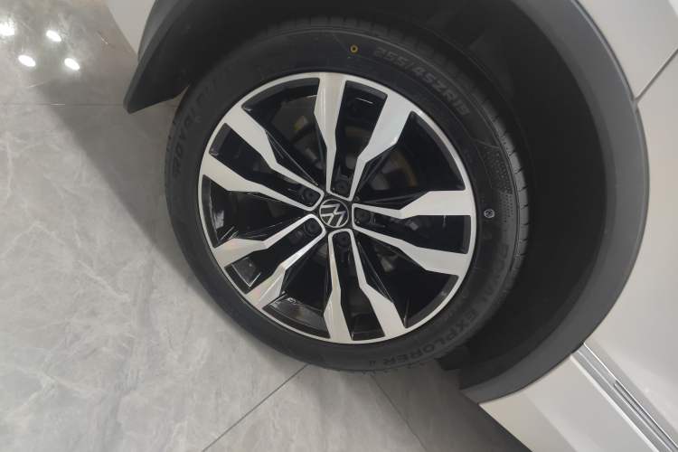 Used Volkswagen Tiguan L 2021 330TSI Automatic Two-Wheel Drive R-Line Enhanced Edition Right Rear Wheel Hub