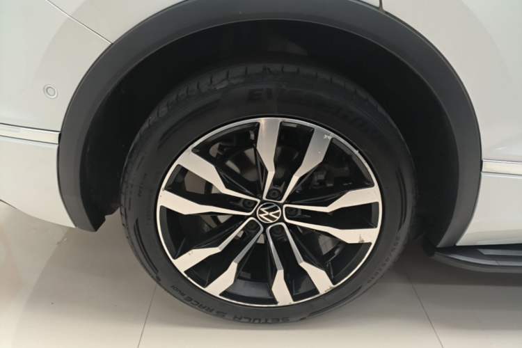 Used Volkswagen Tiguan L 2021 330TSI Automatic Two-Wheel Drive R-Line Enhanced Edition Right Rear Wheel Hub