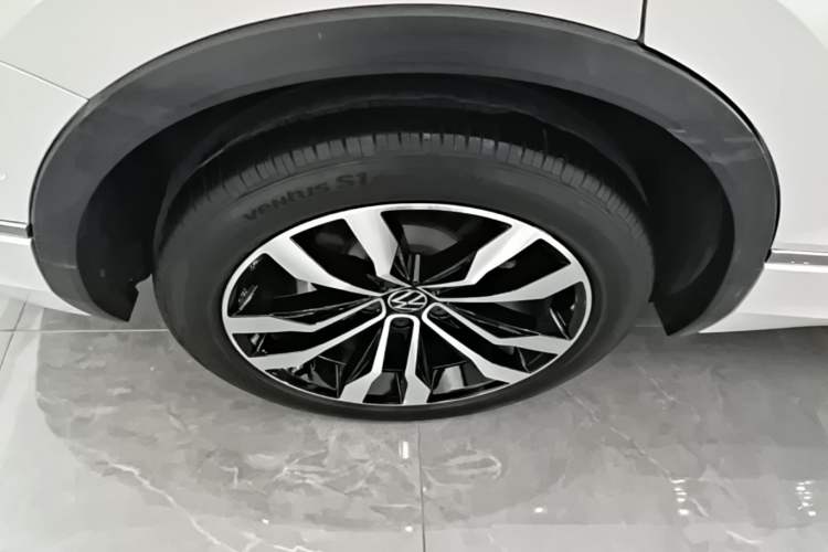 Used Volkswagen Tiguan L 2021 330TSI Automatic Two-Wheel Drive R-Line Enhanced Edition Right Rear Wheel Hub