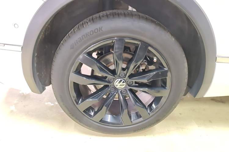 Used Volkswagen Tiguan L 2021 330TSI Automatic Two-Wheel Drive R-Line Enhanced Edition Right Rear Wheel Hub