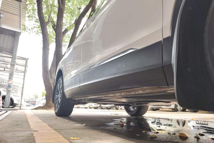 Used Volkswagen Tiguan L 2021 280TSI Automatic Two-Wheel Drive Smart Edition Right Side Sill