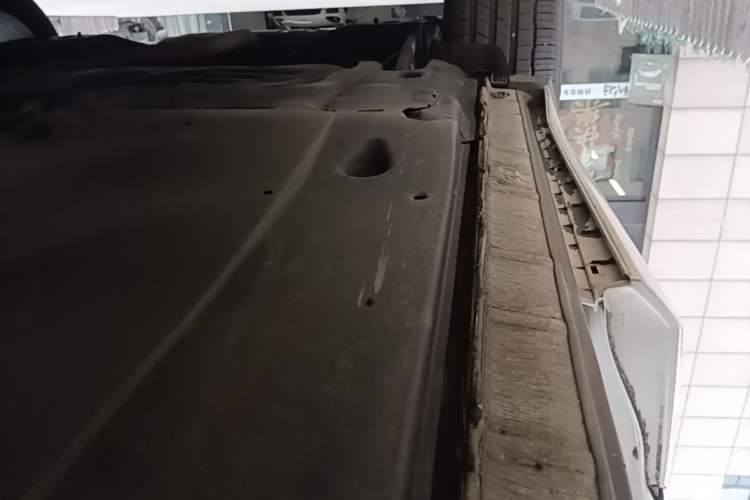 Used Volkswagen Tiguan L 2021 330TSI Automatic Two-Wheel Drive R-Line Flagship Edition Right Side Sill