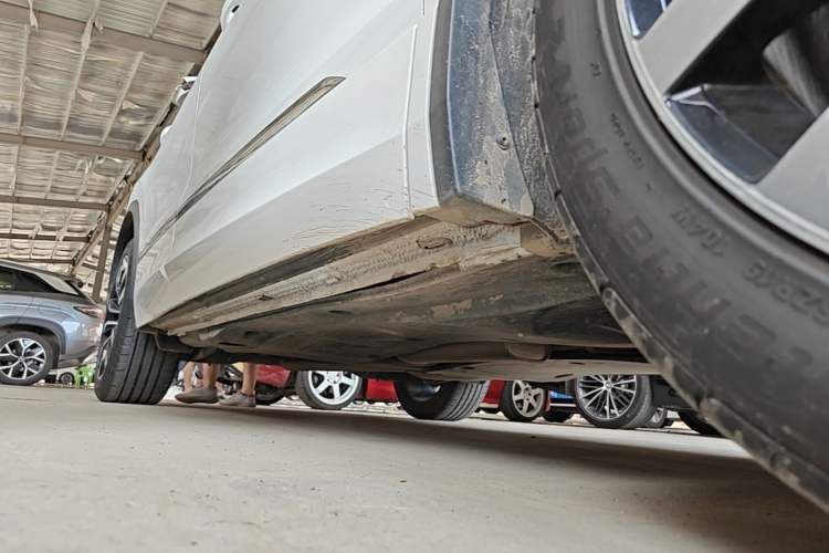 Used Volkswagen Tiguan L 2021 330TSI Automatic Two-Wheel Drive R-Line Enhanced Edition Right Side Sill