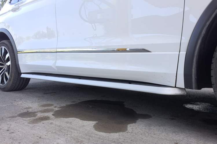 Used Volkswagen Tiguan L 2021 330TSI Automatic Two-Wheel Drive R-Line Flagship Edition Right Side Sill