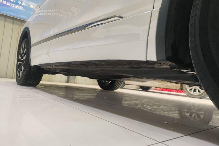 Used Volkswagen Tiguan L 2021 380TSI Automatic All-Wheel Drive R-Line Comfort Plus 7-Seater Right Side Sill