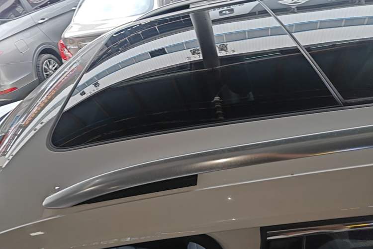 Used Volkswagen Tiguan L 2021 330TSI Automatic Two-Wheel Drive R-Line Enhanced Edition Roof