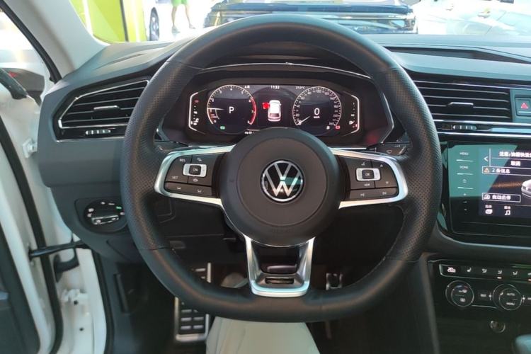 Used Volkswagen Tiguan L 2021 330TSI Automatic Two-Wheel Drive R-Line Flagship Edition Steering Wheel