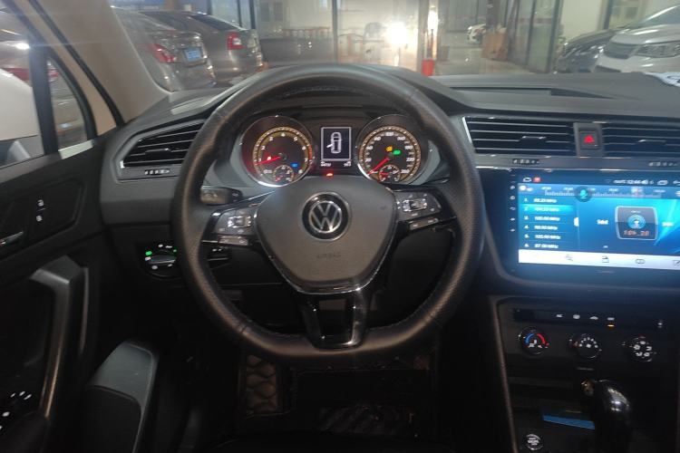 Used Volkswagen Tiguan L 2021 280TSI Automatic Two-Wheel Drive Comfort Edition – Low-Trim Version Steering Wheel
