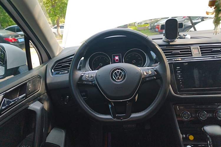 Used Volkswagen Tiguan L 2021 280TSI Automatic Two-Wheel Drive Smart Edition Steering Wheel