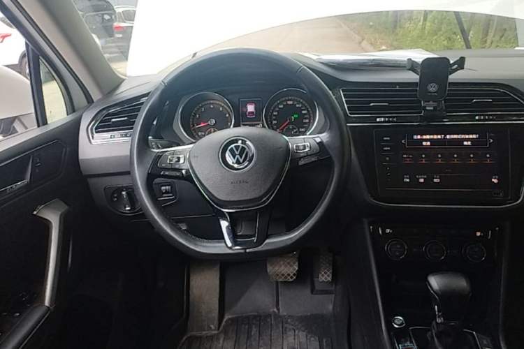 Used Volkswagen Tiguan L 2021 330TSI Automatic Two-Wheel Drive Smart Edition Steering Wheel