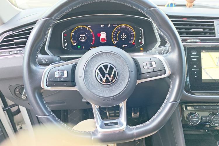Used Volkswagen Tiguan L 2021 380TSI Automatic All-Wheel Drive R-Line Comfort Plus 7-Seater Steering Wheel