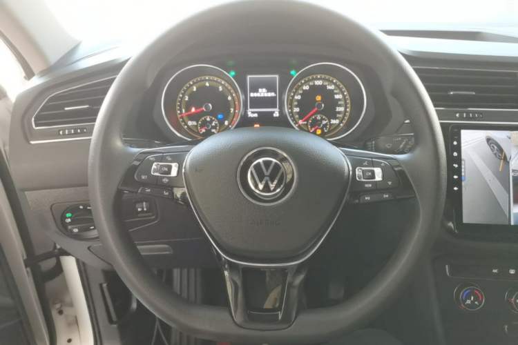 Used Volkswagen Tiguan L 2021 280TSI Automatic Two-Wheel Drive Comfort Edition – Low-Trim Version Steering Wheel